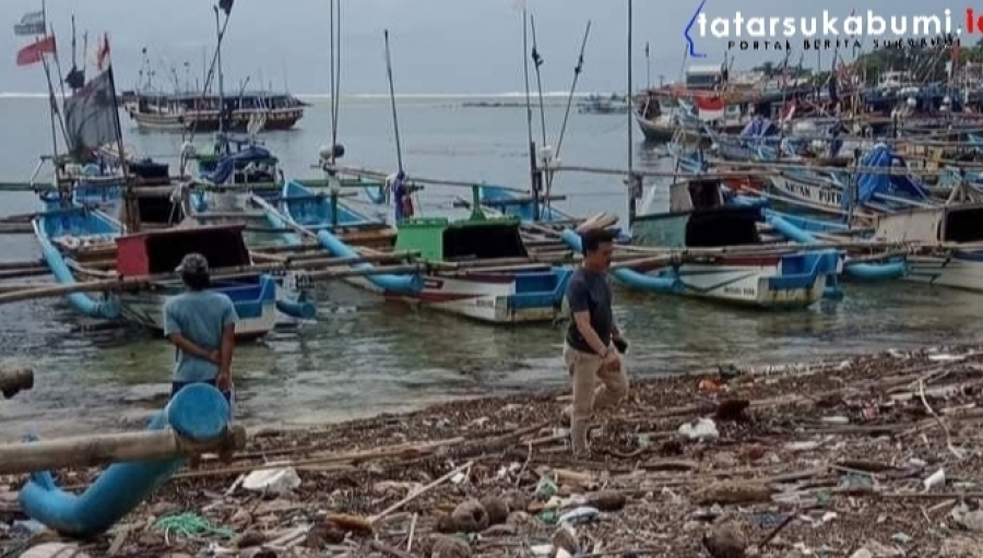 Cuaca Ekstrem Hingga Tumpukan Sampah di Pantai Ujunggenteng Sukabumi