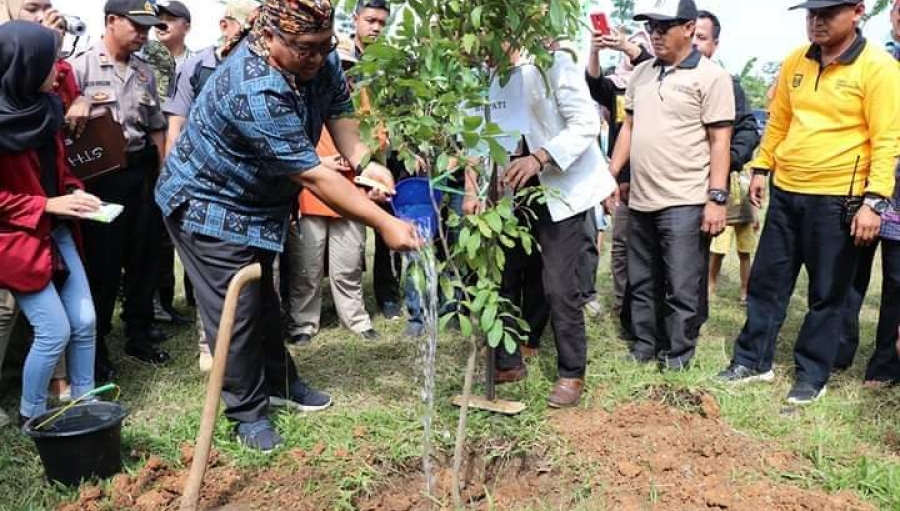 Pergerakan Tanah Nyalindung, Tanam Pohon Bagi Sembako Hingga Pagelaran Wayang Golek Dies Natalis 56 STH Pasundan Sukabumi
