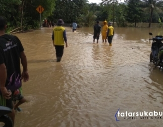 Ruas Jalan Geopark Ciletuh Sukabumi Langganan Banjir