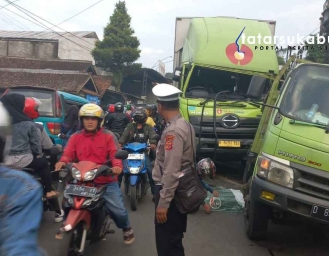 Box Tronton Tabrak Truk Polisi Buka Tutup Jalan Sukabumi Bogor