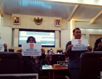 Aksi Anggota DPRD Kabupaten Sukabumi Fraksi PKS Tolak Kenaikan Harga BBM