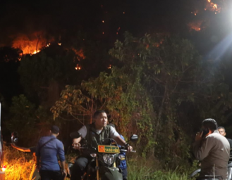 Breaking News : Gunung Jayanti Terbakar Hebat dari Kaki Hingga Atas Gunung, 5 Unit Pemadam Kebakaran Diturunkan