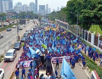 SPSI Sukabumi Soal Omnibus-Law, Buruh Geruduk Gedung Rakyat Senayan