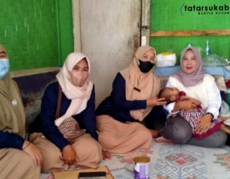 Ikatan Istri Anggota DPRD Kabupaten Sukabumi Kunjungi Keluarga Korban Gizi Buruk