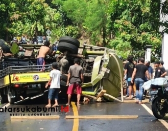 Tidak Kuat Menanjak Truk Tangki Kembali Meluncur Tabrak Pickup dan Rumah Warga di Cisolok Sukabumi