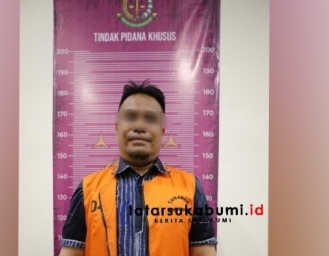 Usai Dicecar 23 Pertanyaan di Kejari Kabupaten Sukabumi Kades AS Digiring Pakai Baju Tahanan