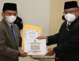 33 PNS Kabupaten Sukabumi Terima Tanda Kehormatan Satya Lencana Karya Satya Presiden Joko Widodo