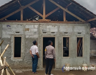 Maruly Pardede Berikan Bantuan Pembangunan Rumah Korban Gempa Cianjur di Nagrak Sukabumi 