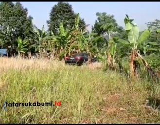 Mobil Mewah Parkir di Kebun Pengemudi Kabur Tenteng Senjata Api di Parungkuda Sukabumi