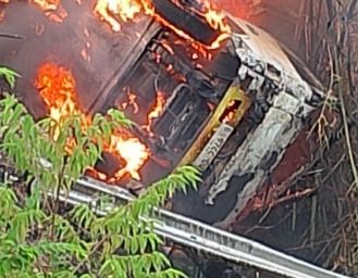 Truk Terjun ke Jurang 6 Meter dan Terbakar di Geopark Ciletuh Sukabumi 