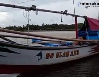 Cuaca Buruk Perairan Pantai Selatan Jawa Barat Perahu Nelayan Terbalik Dihantam Gelombang